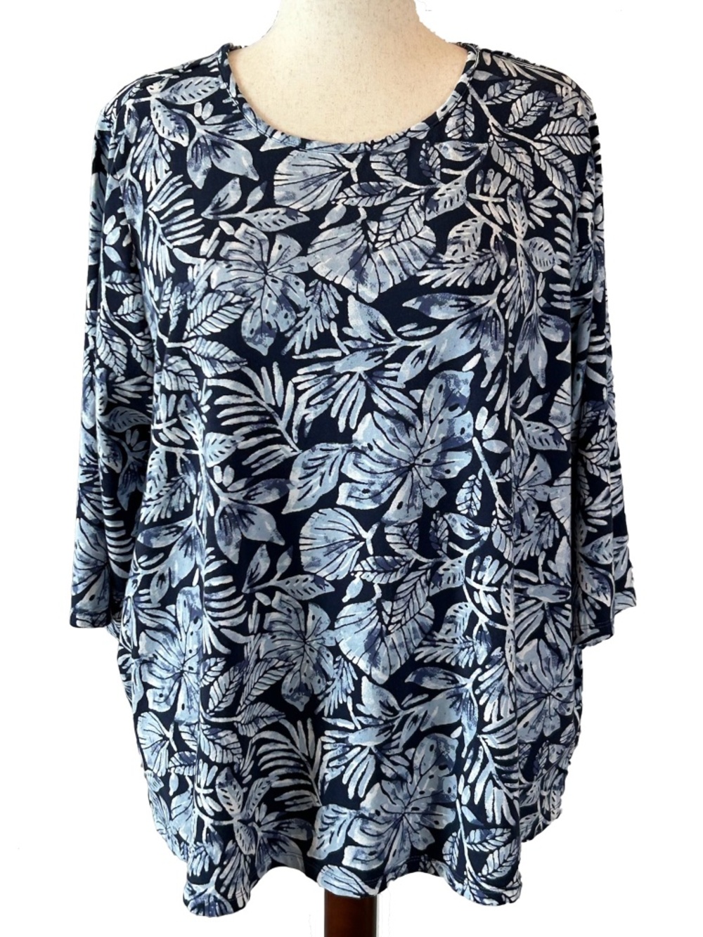 Denim & Co. Beach Jersey Round Neck 3/4 Sleeve Swing Top - Indigo Palm - EUC 2X